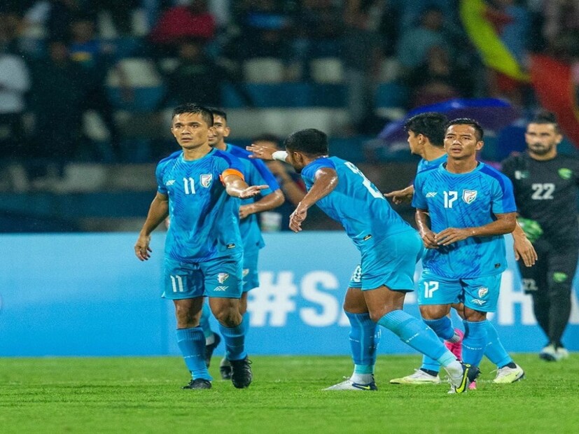 তার আগে ফিফা র‌্যাঙ্কিংয়ে ফের প্রথম একশোয় জায়গা করে নিতে পেরে খুশি সুনীল ছেত্রীর টিম ইন্ডিয়া। যা সাফ সেমির আগে ভারতের আত্মবিশ্বাস আরও বাড়াবে।