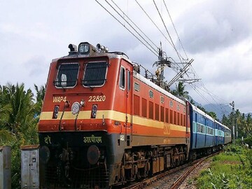 উল্টোরথেই বাতিল একাধিক ট্রেন, পুরী যাতায়াতে তুমুল দুর্ভোগ! দেখুন ট্রেনের তালিকা
উল্টোরথেই বাতিল একাধিক ট্রেন, পুরী যাতায়াতে তুমুল দুর্ভোগ! দেখুন ট্রেনের তালিকা