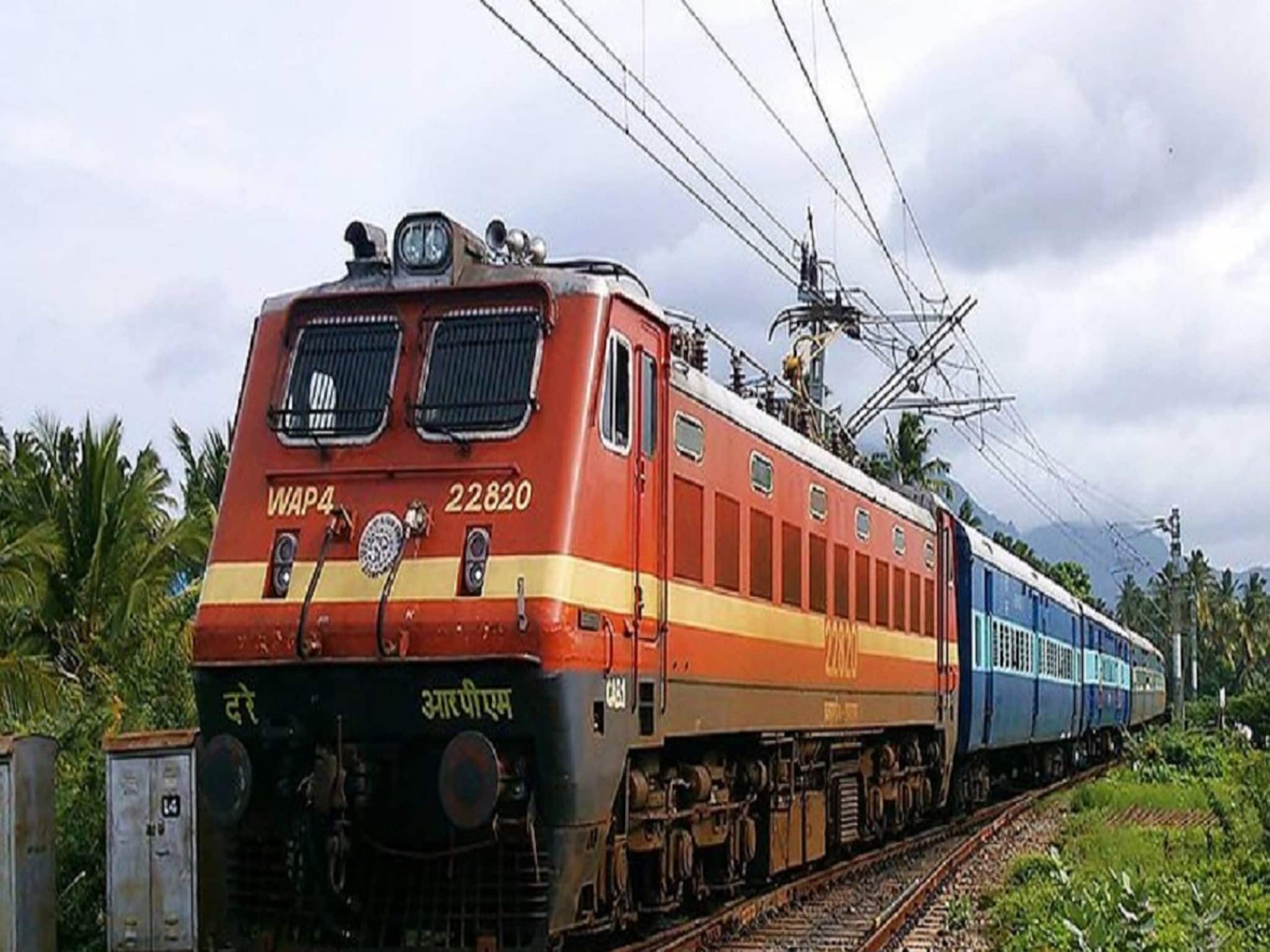 ওভারহেড তার ছিঁড়ে বিপত্তি, হাওড়া পূর্ব শাখায় ট্রেন চলাচল ব্যাহত