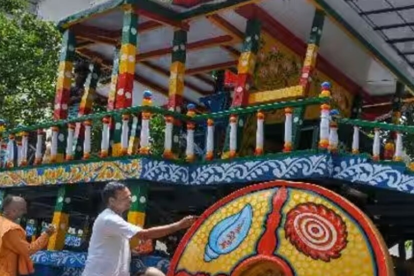 উল্টো রাথযাত্রা অর্থাৎ বুধবার ২৮ জুন ২০২৩ পার্ক স্ট্রিট মেট্রোর কাছে আউটট্রাম রোড থেকে দুপুর ১ টার থেকে শুরু হয়ে ব্রিগেড প্যারেড গ্রাউন্ড->আউটট্রাম রোড-বাম মোড়-জেএল নেহরু রোড- ধর্মতলা মোড়->এস.এন ব্যানার্জি রোড-> মৌলালি মোড়-> সি আই টি রোড-> সোহরাওয়ার্দী এভিনিউ-> পার্ক সার্কাস ৭ পয়েন্ট মোড়-> শেক্সপিয়ার সরণি-> হাঙ্গরফোর্ড স্ট্রিট-৩সি আলবার্ট রোড (ইসকন মন্দির) এসে পৌঁছাবে।