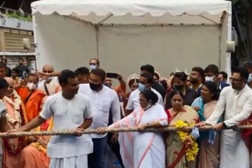 দুপুর ১ টায় মাননীয় মুখ্যমন্ত্রী মমতা বন্দ্যোপাধ্যায়, ডোনা গঙ্গোপাধ্যায় উদ্বোধনী অনুষ্ঠানে উপস্থিত থাকবেন। ডোনা গঙ্গোপাধ্যায় ও তাঁর নৃত্যগোষ্ঠী নৃত্য পরিবেশন করবেন। দুপুর ২ টায় থেকে রথযাত্রা শুরু হবে।