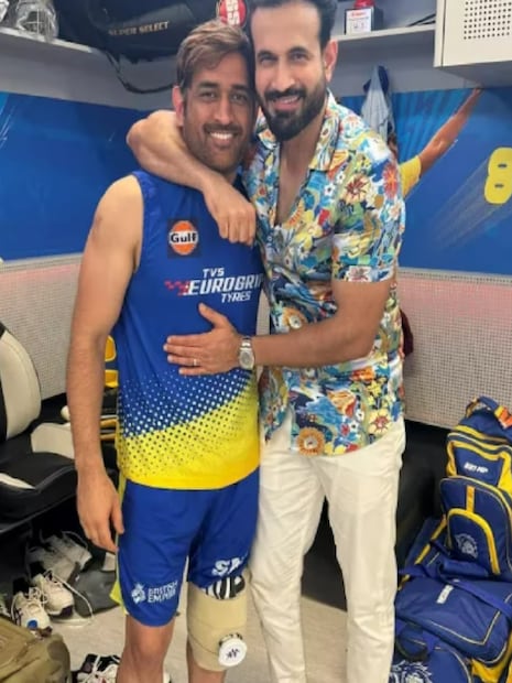জানা যাচ্ছে, এবার হাঁটুর চোট থেকে মুক্তি পেতে ও পরের বছর ফুল ফিট হয়ে ফিরে আসার জন্য কোনও খামতি রাখতে চাইছেন না ধোনি। বুধবার চেন্নাই সুপার কিংস দলের সিইও কাসি বিশ্বনাথন জানিয়েছেন, মহেন্দ্র সিংহ ধোনি হাঁটুর চিকিৎসা করাতে মুম্বইয়ে স্পোর্টস অস্থি চিকিৎসককের কাছে যাবেন। 
