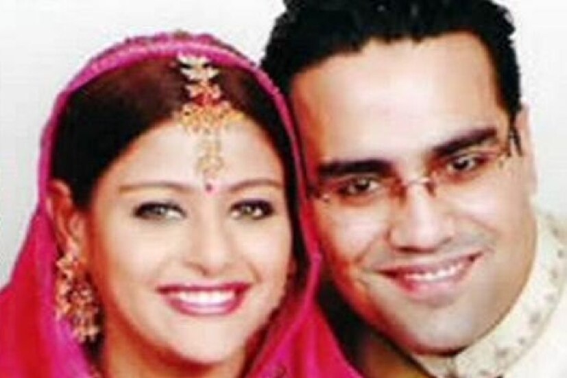 দ্বাদশ শ্রেণি থেকে একাধিক ছবি, ধারাবাহিকে অভিনয় করেও হঠাৎ ২০০৩ সালে ঔরঙ্গাবাদের এক প্রবাসী ভারতীয় আদিত্য ধিলনকে বিয়ে করে অভিনয় ছেড়ে দিলেন ময়ূরী। চলে গেলেন আমেরিকা।