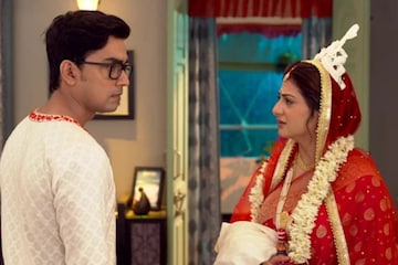 মেয়েবেলা শেষ হতেই গোয়ার সমুদ্রতটে 'মৌ' স্বীকৃতি মজুমদার, সঙ্গী কে জানেন? মেয়েবেলা শেষ হতেই গোয়ার সমুদ্রতটে 'মৌ' স্বীকৃতি মজুমদার, সঙ্গী কে জানেন?