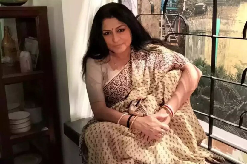 রূপা ক্ষোভ প্রকাশ করে জানিয়েছিলেন, মেগা শুরুর দিকে যে রকম বলা হয়েছিল, তার সঙ্গে মিল ছিল না সিরিয়ালের পরবর্তী গল্পের। সেই বিতর্কের পর থেকেই টিআরপি কমতে থাকে মেগার।