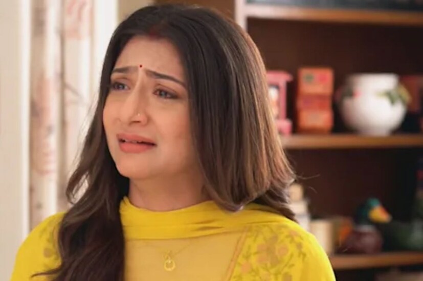 এই মুহূর্তে অনেকেই ছোট গণ্ডি ছেড়ে বড় পর্দায় কাজ শুরু করছেন। সৌমিতৃষা এবং দেবচন্দ্রিমা তার অন্যতম উদাহরণ। সেই পথেই কি এ বার হাঁটছেন স্বীকৃতিও? সূত্রের খবর, বেশ কিছু নতুন কাজের কথা হয়েছে তাঁর। তার মধ্যে রয়েছে OTT এবং সিনেমা। এই মুহূর্তে অন্তত চার-পাঁচ মাস কোনও কাজ করবেন না স্বীকৃতি। মেয়েবেলা শেষ হওয়ার পরেই ছুটি কাটাতে উড়ে গিয়েছেন মৌ। 