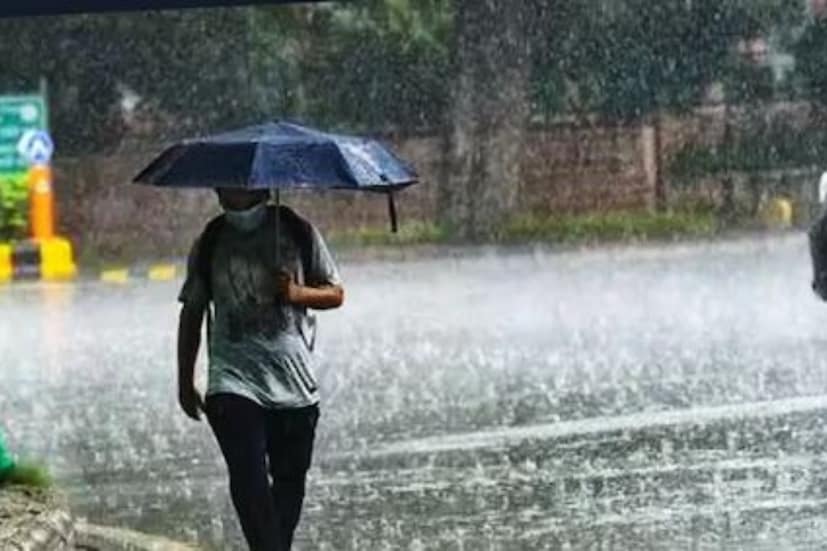 মৌসম বিভাগ জানিয়েছে, সোমবার দক্ষিণ-পূর্ব আরব সাগরে একটি নিম্নচাপ তৈরি হচ্ছে। ধীরে ধীরে এটি ঘূর্ণিঝড়ের রূপ নিতে পারে।(প্রতীকী ছবি)