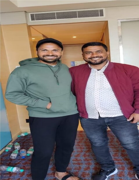 মুকেশ কুমারকে ভারতীয় দলে নির্বাচিত হওয়ার পর গোপালগঞ্জের ডিএম ড: নভাল কিশোর চৌধুরী ক্রিকেটার মুকেশ কুমারকে অভিনন্দন জানিয়ে বলেন, মুকেশ শুধু গোপালগঞ্জ নয়, পুরো বিহারকে গর্বিত করেছে।