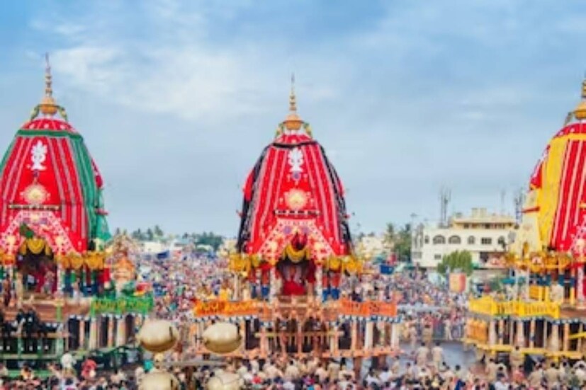 রথের রশি স্পর্শ করা অত্যন্ত শুভ বলে মনে করা হয়৷ যদি রথযাত্রায় অংশ নিতে না পারেন, বাড়িতেই পুজোপাঠ এবং স্মরণ করুন শ্রী জগন্নাথদেব, বলভদ্র ও সুভদ্রাকে৷