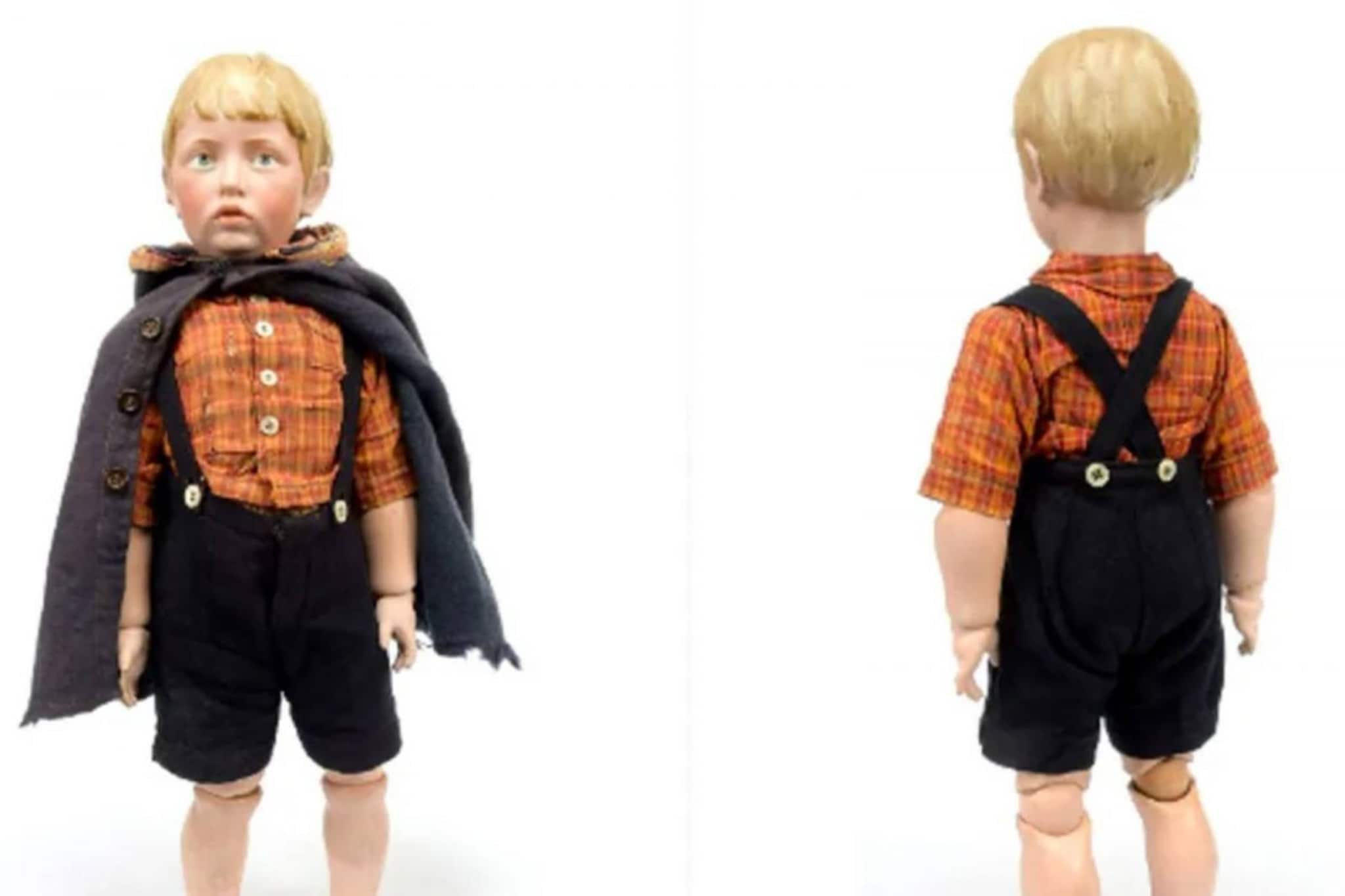 পোষা সারমেয় চিবিয়েছে ডান পা, শতাধিক বছরের শতছিন্ন পুতুলের দাম ৫৫ লক্ষ টাকা!