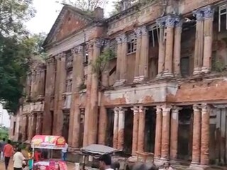 এখনও সংরক্ষণের কোনও কাজ শুরু হয়নি এই রাজবাড়িতে (ফাইল ছবি)