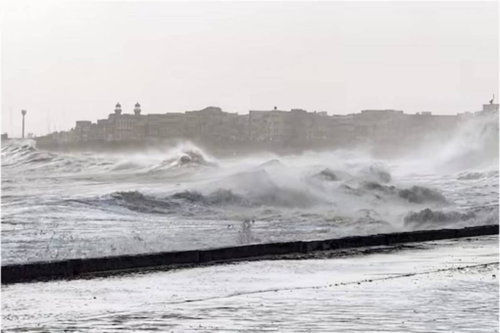 কোথায় আছড়ে পড়বে ‘বিপর্যয়’? কোথায় তাণ্ডব চালাবে এই ঘূর্ণিঝড়? জানুন সতর্কতা