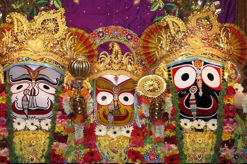 জগন্নাথ পুজোর সময় রাখতে পারেন কীর্তনের আয়োজনও। খোল করতাল মৃদঙ্গ বাজিয়ে করুন নামসংকীর্তন। এই নামগানে অংশ নিন পরিবারের সদস্য এবং অতিথিরা।