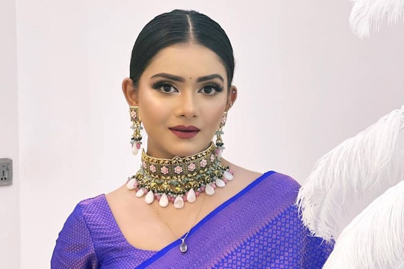 যাবতীয় বিতর্ক নিয়ে এ বার নিজের অবস্থান স্পষ্ট করেছেন তিশা। আপাতত তিনি আমেরিকায়। বাংলাদেশের সঙ্গে সময়ের ব্যবধানের কারণে এই বিতর্কের কথা জানতে তাঁর খানিক দেরি হলেও নিজের বক্তব্য রাখতে পিছপা হননি তিশা। অভিনেত্রী জানিয়েছেন, সেই ভিডিওতে তাঁকে ছাড়া আর কাউকে দেখা যায়নি। সুতরাং সেটিকে আপত্তিকর বা গোপন ভিডিও বলা চলে না।