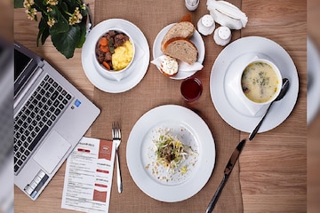 কেন হয় সুগার ক্রেভিং? কী ভাবেই বা মিষ্টির তেষ্টা সামাল দেবেন, বললেন বিশেষজ্ঞেরা কেন হয় সুগার ক্রেভিং? কী ভাবেই বা মিষ্টির তেষ্টা সামাল দেবেন, বললেন বিশেষজ্ঞেরা