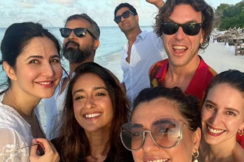 ইদানীং ক্যাটরিনা কইফের ভাই সেবাস্তিয়ান লরেন মিশেলের সঙ্গেও ইলিয়ানার ঘনিষ্ঠতার কথা শোনা যায়। তা হলে কি তাঁর সন্তানের বাবা তিনিই? জানতে চাইছেন অনুরাগীরা। 
