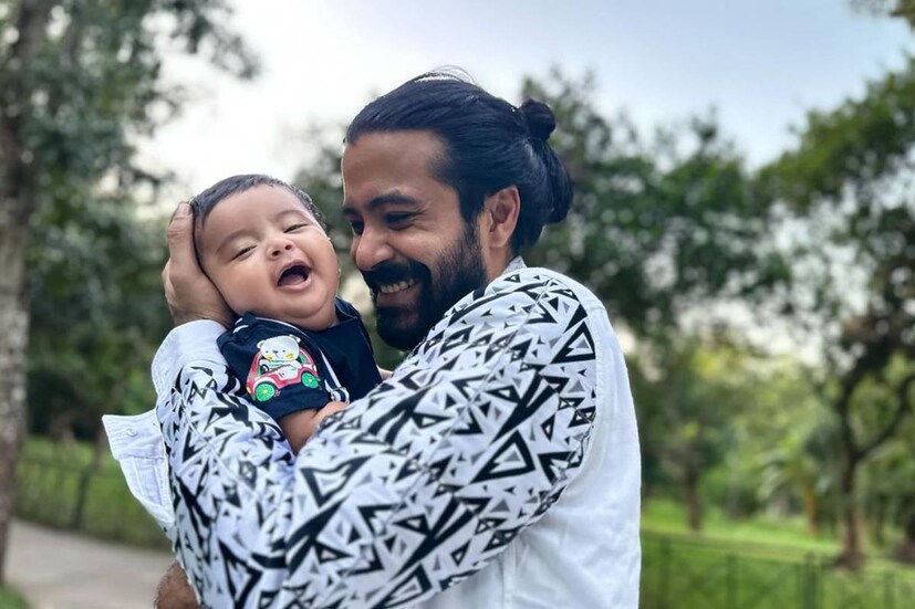 পরীমণি জানান, রাজের 'দামাল' ছবির সময় থেকেই তাঁদের সম্পর্ক ভাল ছিল না। সন্তানের প্রতিও নাকি কোনও রকম দায়িত্ব পালন করেননি রাজ। পরীমণির দাবি, কয়েক দিন আগে যখন তিনি হাসপাতালে ভর্তি ছিলেন, রাজ তাঁকে দেখতে আসেননি। বরং অভিনেত্রীর উপস্থিতিতে নাকি বাড়ি থেকে বেরিয়ে যাওয়ার প্রস্তুতি নিচ্ছিলেন তিনি।