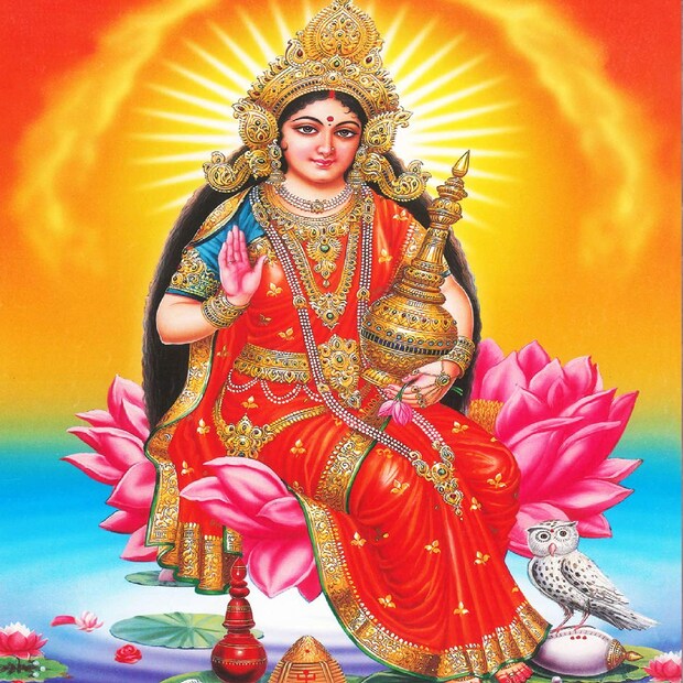 বাস্তু টিপস: আমাদের বাড়িতে রাখা প্রতিটি জিনিসেরই বাস্তু ভিত্তিক আলাদা আলাদা তাৎপর্য রয়েছে৷ বাস্তুশাস্ত্র বলে, এ প্রত্যেকটি জিনিস বাড়ির কোনদিকে, কোন অভিমুখে রাখা হয়, তার উপরে বাড়ির শুভ-অশুভ, সামগ্রিক পরিবেশ অনেকটাই নির্ভর করে৷ বাস্তুশাস্ত্রে এমন অনেক বিষয় রয়েছে, যেগুলি ভুল দিক বা জায়গায় রাখলে তা আমাদের জীবনে বা সংসারে নানা বাধা সৃষ্টি করতে পারে। তেমনই বাড়ির মূল দরজায় রাখা কিছু জিনিস। বাড়ির মূল দরজার কাছে এই বস্তুগুলো রাখলে তা সংসারে খারাপ প্রভাব ফেলে বলে মনে করেন বাস্তুশাস্ত্রের বিশেষজ্ঞেরা৷ এতে মা লক্ষ্মীও ক্রুদ্ধ হন। আসুন জেনে নেওয়া যাক, বাড়ির দোরগোড়া থেকে কোন কোন জিনিসকে দূরে রাখব আমরা৷ আমাদের সেই তথ্য দিয়ে উপকৃত করছেন জ্যোতিষী এবং বাস্তু বিশেষজ্ঞ পণ্ডিত ঋষিকান্ত মিশ্র।