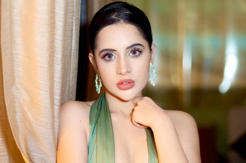 পোশাক নিয়ে নেহাত কম সমস্যায় পড়তে হয়নি উরফিকে। আইনি জটিলতাতেও পড়েছেন উরফি। পেয়েছেন একাধিক হুমকি।পোশাক নিয়ে নেহাত কম সমস্যায় পড়তে হয়নি উরফিকে। আইনি জটিলতাতেও পড়েছেন উরফি। পেয়েছেন একাধিক হুমকি।