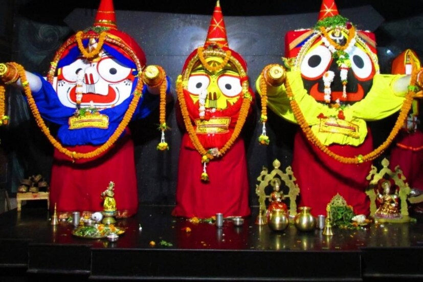 রবিবার, ৪ জুন জ্যৈষ্ঠ পূর্ণিমা। এই পুণ্যতিথিতে পালিত হয় জগন্নাথদেবের স্নানযাত্রা। বহু প্রাচীনকাল থেকেই পুরীতে পালিত হয়ে আসছে এই রীতি। জ্যৈষ্ঠের খরতাপ প্রতিহত করতেই আয়োজিত ও উদযাপিত হয় স্নানযাত্রা। এই তিথি পরিচিত দেব স্নানযাত্রা নামেও।