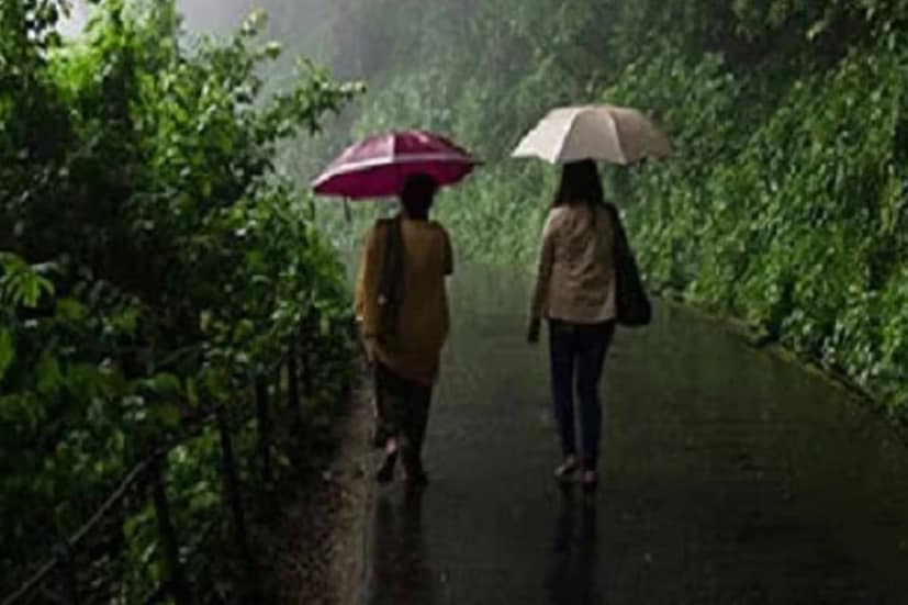 ২০০ মিলিমিটার পর্যন্ত বৃষ্টির সতর্কতা কোচবিহার আলিপুরদুয়ার জলপাইগুড়ির কিছু অংশে। পার্বত্য এলাকায় ভারী বৃষ্টিতে ল্যান্ড স্লাইড হওয়ার সম্ভাবনা থাকছে। নিচু এলাকা প্লাবিত হওয়ার আশঙ্কা।