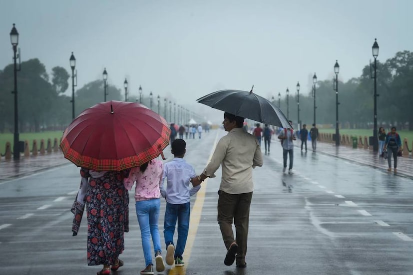 বজ্রবিদ্যুৎ-সহ হালকা বৃষ্টি হবে উত্তর-পশ্চিম ভারতের পার্বত্য এলাকা এবং ও সমতলের দিল্লি পাঞ্জাব হরিয়ানা চণ্ডীগড়ে।