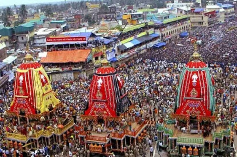  প্রদীপ, ধূপ জ্বালিয়ে আরাধনা করুন জগন্নাথ, বলরাম ও সুভদ্রার৷ তার পর পুষ্পাঞ্জলি অর্পণ করুন৷