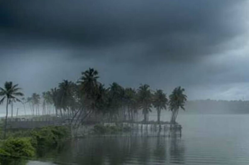 কেরল কর্নাটক-সহ দক্ষিণ ভারতের রাজ্যগুলিতেও বিক্ষিপ্তভাবে ভারী বৃষ্টি চলবে।