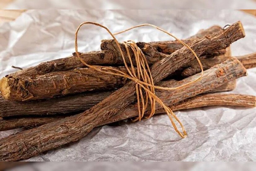 হাঁপানি রোগের চিকিৎসাতেও ষষ্টিমধু ব্যবহার করা হয় আয়ুর্বেদ চিকিৎসায়৷ কাশি ও গলাব্যথার মতো সমস্যায় মধু সহযোগে ষষ্টিমধু সেবনের কথা বলা হয়৷ 