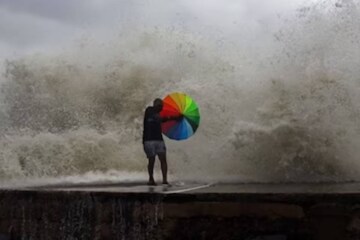 রাক্ষুসে ঢেউয়ের সঙ্গে ভয়াবহ তাণ্ডবের আশঙ্কা! কোথায় আছড়ে পড়বে বিপর্যয়,জানুন