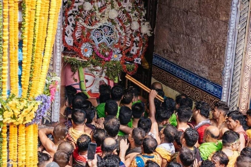 জগন্নাথদেবের রথ নন্দীঘোষে চাকার সংখ্যা ১৬। বলরামের রথ তালধ্বজে চাকা আছে ১৪ টি। সুভদ্রার রথ দর্পদলনের চাকা ১২ টি।