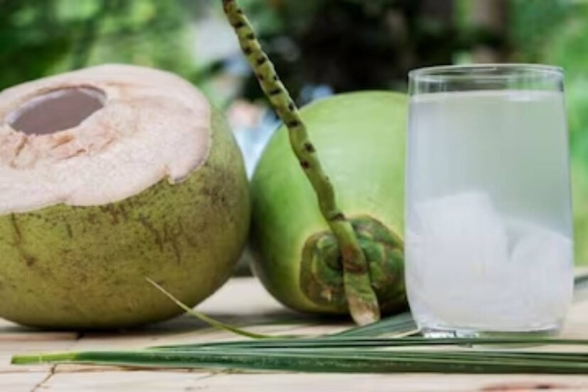 এক ধাক্কায় রক্তে অনেকটা শর্করার মাত্রা না বাড়ালেও ডাবের জলে কার্বোহাইড্রেড আছে৷ তাই সতর্কতা নিতেই হবে৷