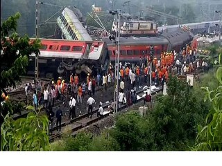 ওড়িশার বাহানগা বাজার স্টেশনের কাছে দুর্ঘটনার কবলে পড়ে শালিমার-চেন্নাই করমণ্ডল এক্সপ্রেস এবং যশবন্তপুরম - হাওড়া এক্সপ্রেস