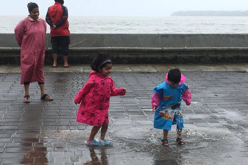 বর্ষাকালে বৈদ্যুতিন সামগ্রী থেকে দুর্ঘটনার আশঙ্কা থাকে৷ জমা জলে বৈদ্যুতিন সামগ্রী থেকে তড়িদাহত হওয়ার ভয় থাকে৷ সে বিষয় সতর্ক হোন৷ জমা জল সবদিক দিয়ে এড়িয়ে চলুন৷