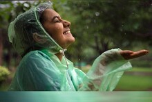 বর্ষাকাল মানেই সিজন চেঞ্জ! আপনার বাচ্চাকে সুস্থ রাখুন এই সহজ উপায়ে