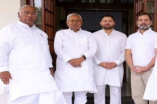 লোকসভা ভোটে জোট বেধেই লড়াইয়ের সিদ্ধান্ত বিরোধী দলগুলির
