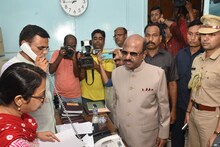 ২ ঘণ্টায় ৬০ ফোন! বাংলার 'পিস রুম' এখন 'অ্যাকশন রুম'