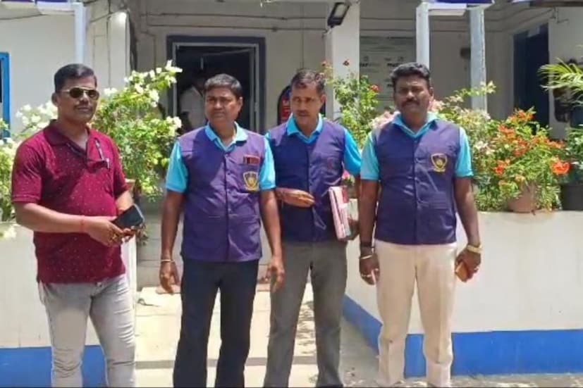 পূর্ব মেদিনীপুর জেলা পুলিশের জেলা জুড়ে উদ্ধার হওয়া অবৈধ বাজিই আজ নিষ্ক্রিয় করা হয়। সিআইডি আধিকারিকদের উপস্থিতিতে বোম স্কোয়াডের কর্মীরা বাজিগুলিকে নিষ্ক্রিয় করেন।