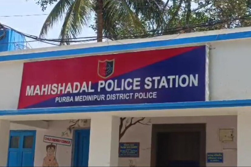 তবে মনোনয়ন জমা দেওয়ার প্রথম দিন থেকেই রাজ্যের বিভিন্ন জেলা থেকে নানা অশান্তির খবর উঠে এসেছে। মানেই নির্বাচন সেই সময় যাতে যে কোনও সমস্যা এড়িয়ে চলা যায় তার জন্য শুরু হয়েছে আগাম সতর্কতা মূলক ব্যবস্থা। 