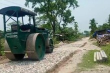 রাস্তা তৈরিতে ব‍্যবহার নিম্নমানের সামগ্রী, আটকালেন গ্রামবাসীরা