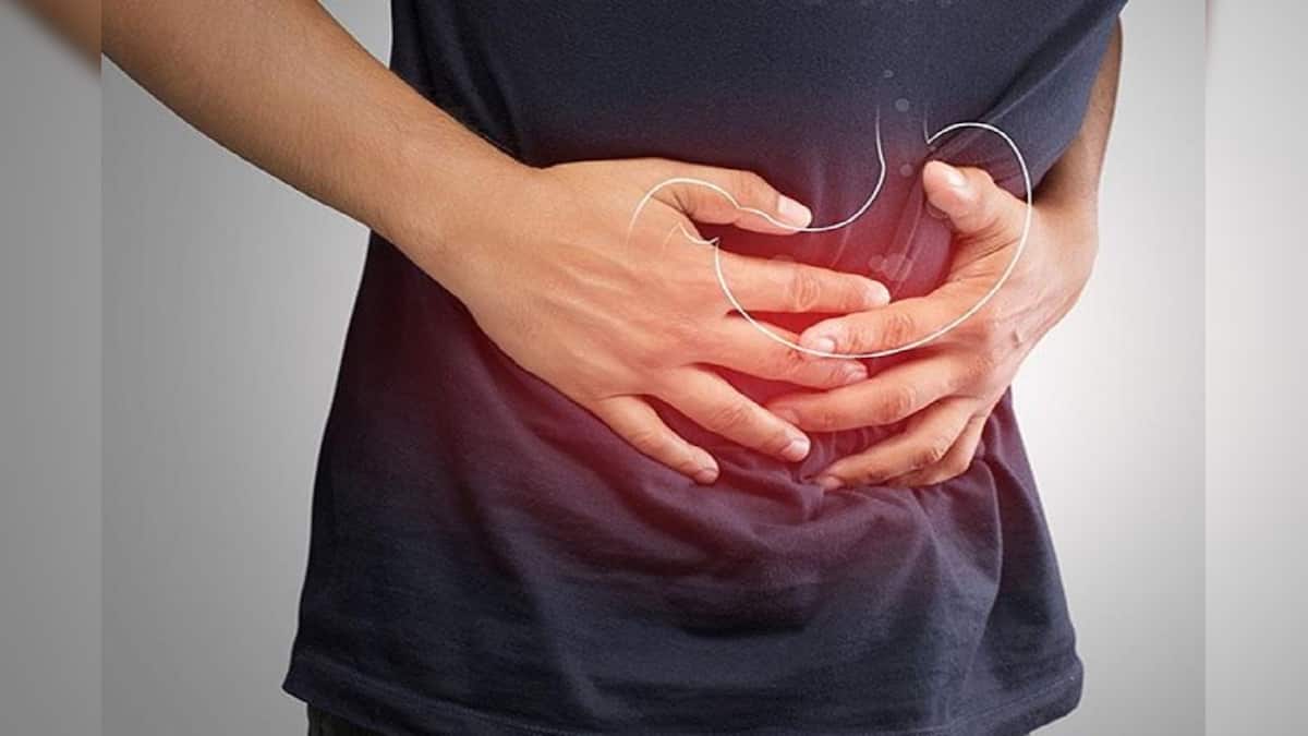 পেটে ব্যথা হলেই গ্যাসের ওষুধ খাচ্ছেন? চিকিৎসকের থেকে জেনে নিন আসলে কী হয়েছে পেটে ব্যথা হলেই গ্যাসের ওষুধ খাচ্ছেন? চিকিৎসকের থেকে জেনে নিন আসলে কী হয়েছে