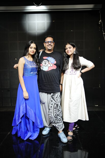 সূর্যর কি তাহলে এবারও বিয়ে হবে না? না কি বন্ধুত্ব ভাঙবে? বাঙালির পর্দা থেকে যে ছিমছাম পারিবারিক কাহিনি প্রায় উধাও হতে বসেছে, তারই নতুন মোড় নিয়ে হাজির হচ্ছে Wরং মিলান্তি। 