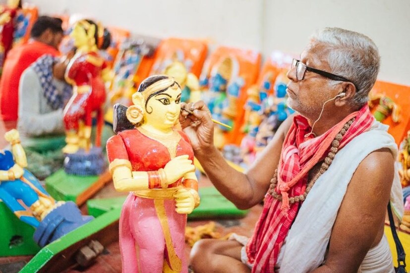 পুরীর রথগুলি বিশেষভাবে সেই রথযাত্রার জন্যই তৈরি করা হয়। ভগবান জগন্নাথ, ভগবান বলরাম এবং দেবী সুভদ্রা এই রথেই গুন্ডিচা মন্দিরে ভ্রমণ করেন। তাঁদের বিশেষ পূজা হয় রথযাত্রার এই বিশেষ তিথিতে। কিন্তু রথ তৈরির অনন্য প্রকৌশল সম্পর্কে খুব কম লোকই জানেন। এই কৌশল এবং প্রকৌশল সম্পর্কে আজ আপনাদের জানাব।