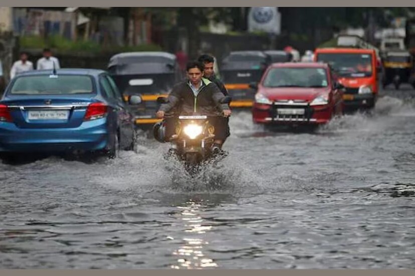  এক জায়গায় বিক্ষিপ্তভাবে ভারীও বৃষ্টি হতে পারে বলে জানিয়েছে হাওয়া অফিস।