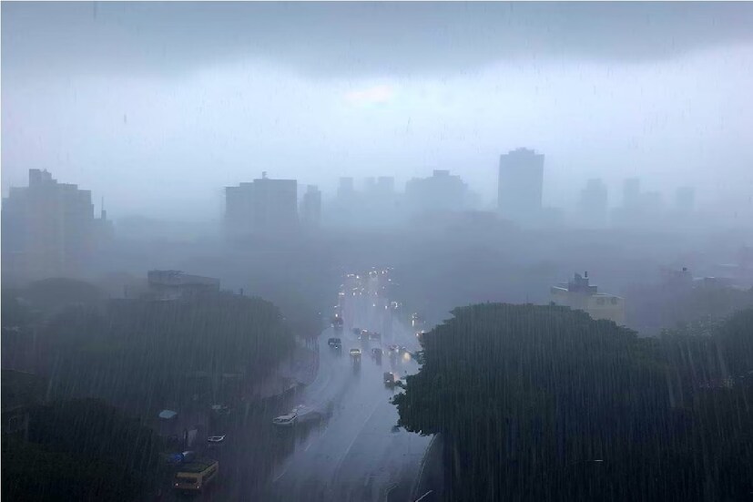 টানা বর্ষণে নগরীর অনেক এলাকা তলিয়ে গেছে। জলাবদ্ধতার কারণে আন্ধেরি সাবওয়ে বন্ধ থাকায় আন্ধেরিতে যান চলাচল দুই ঘণ্টার জন্য স্থবির হয়ে পড়ে। উল্লেখযোগ্যভাবে, বৃষ্টির সময় জলাবদ্ধতা রোধ করতে BMC এই বছর সাবওয়েতে ছয়টি ডি-ওয়াটারিং পাম্প স্থাপন করেছিল।