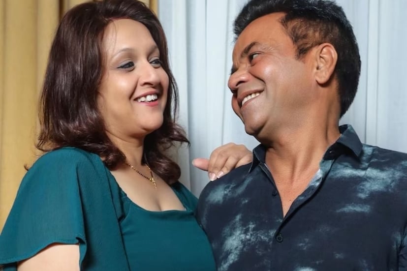 তারপর ২০০৩ সালে দ্বিতীয় বার বিয়ের পিঁড়িতে বসেন রাজপাল। বিয়ে হয় কানাডাবাসী রাধা যাদবের সঙ্গে। রাজপালের কথায়, ‘‘আমি আমার স্ত্রীকে কখনও শাড়ি পরতে বলিনি। কিন্তু একবার গ্রামের বাড়িতে গিয়ে দেখি বাকি সবার মতো সেও ঘোমটা টেনে বসেছে।’’