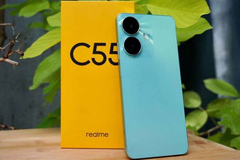 Realme C55 -  এই ফোনটি Flipkart থেকে ১০,৯৯৯ টাকায় কেনা যাবে। ক্যামেরা হিসেবে এই ফোনে একটি ৬৪ মেগাপিক্সেলের প্রাইমারি ক্যামেরা সেটআপ পাওয়া যায়। এছাড়াও এতে ২ মেগাপিক্সেলের ডুয়াল ক্যামেরা সেটআপ রয়েছে। ফোনটিতে একটি ৮ মেগাপিক্সেলের ফ্রন্ট ক্যামেরা রয়েছে।