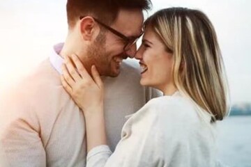 কেন মানুষ বারবার প্রেমে পড়ে, দেখে নিন একগুচ্ছ আসল কারণ