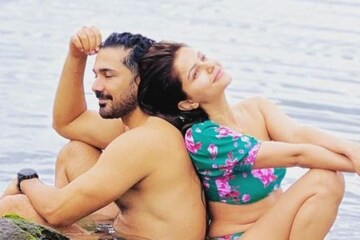ট্রাকের সঙ্গে সংঘর্ষ! পথদুর্ঘটনায় মাথায় চোট নায়িকার, দুমড়ে গিয়েছে গাড়ি!