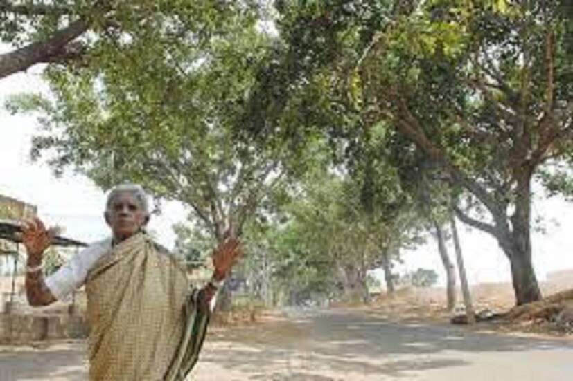 এরপরের বছরের ১৫, ২০ বছরে গাছের চারা রোপন করেন ৷ তারপরে কিলোমিটারের পর কিলোমিটার আগাছা পরিষ্কার, পরিচর্যা, বেড়া দেওয়া ইত্যাদি ভাবেই রক্ষণাবেক্ষণ করতে থাকেন ৷ ফাইল ছবি ৷
